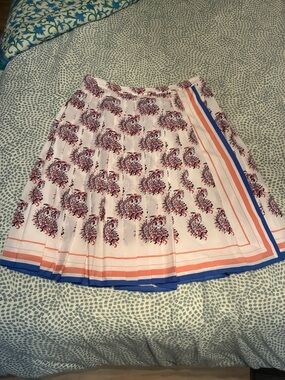 EUC Banana Republic Pleated Paisley Skirt in White and Blue